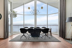 Guestly Homes - 3BR Luxury Beachfront Villa, Piteå